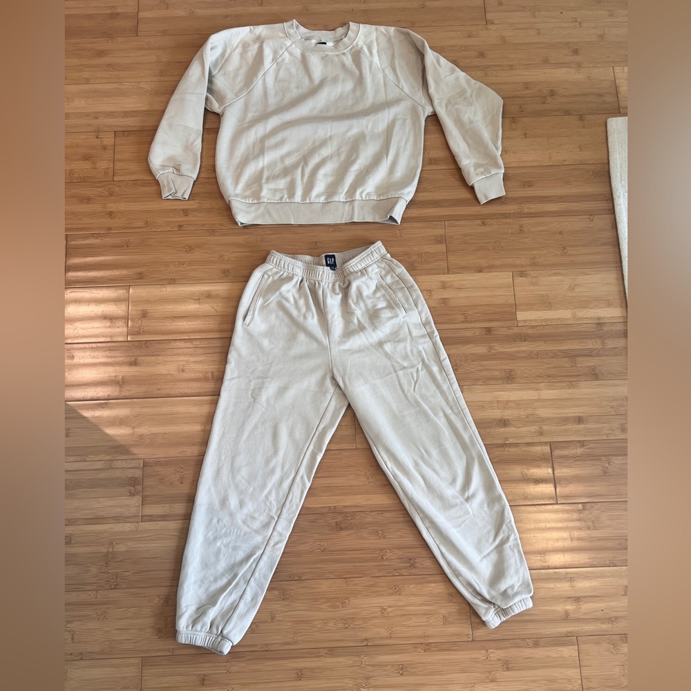 Gap cotton jogger/sweatshirt set